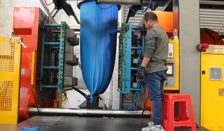 曝光！吹塑托盤生產廠家生產過程竟是如此！