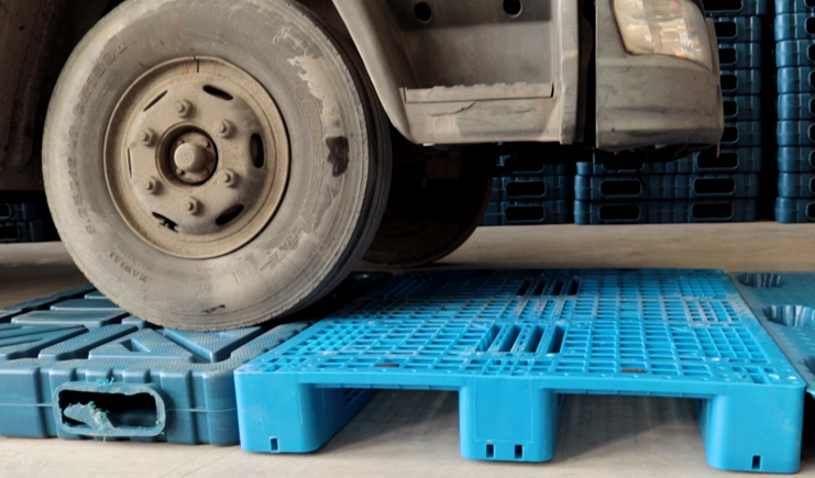 吹塑托盤廠家瘋起來，連自己家的托盤都不放過!