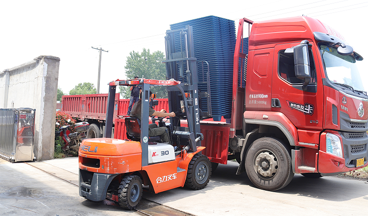 九腳吹塑托盤為何標準化？你要的原因在這里